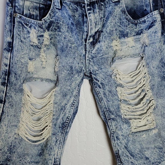 TRILL NATION Distressed shredded Shorts 32 - Picture 2 of 10
